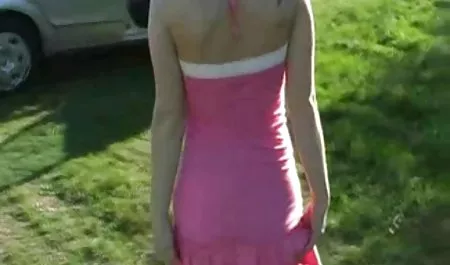 후 나는 구멍을 진정 성이 우크라이나 뚫는 아기 사진 촬영의 모델