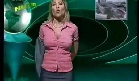 줄리엣 놀이와 함께 그녀의 음부와 우크라이나 학교에서 포르노 엉덩이