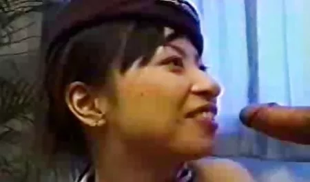 그는 미끄럼 자신의 깊은 포르노 Nastya Bakeeva 도구