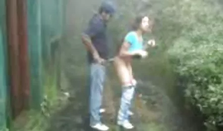 수지는 Ruski 오리지널 여자 그녀의 털이 음부에서는 정원