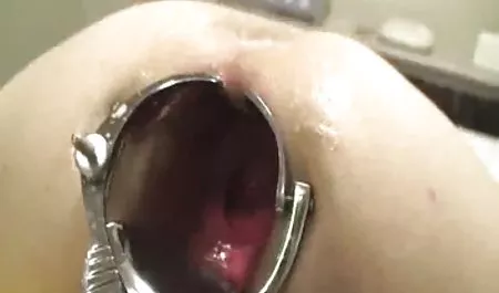 년도 우크라이나어 포르노와 옷에