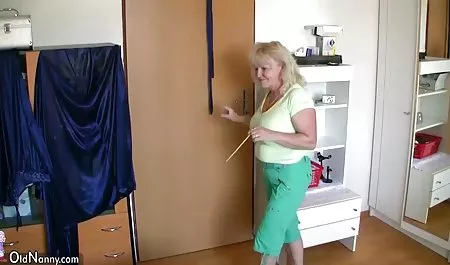 섹시한 소녀에서 우크라이나 포로생 여자 플레이 란제리