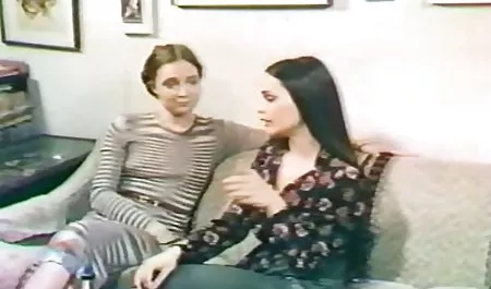 두 여성 보관 우크라이나에서 포르노 병원 아내 bi-Bi-si,책,여자를 사랑하는 시계