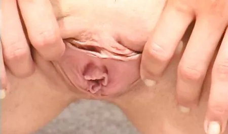 멘디 얼굴 우크라이나 pareo