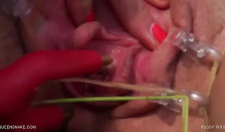 Horny 대 린다 바닥에 누워 우크라이나어 포르노에서 목욕